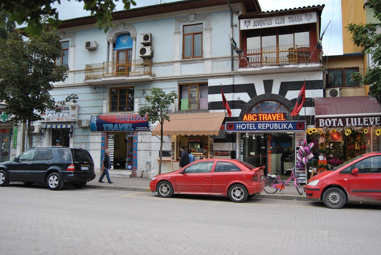 Hotel Republika Tirana Esterno foto