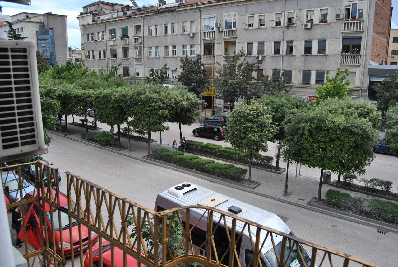 Hotel Republika Tirana Esterno foto