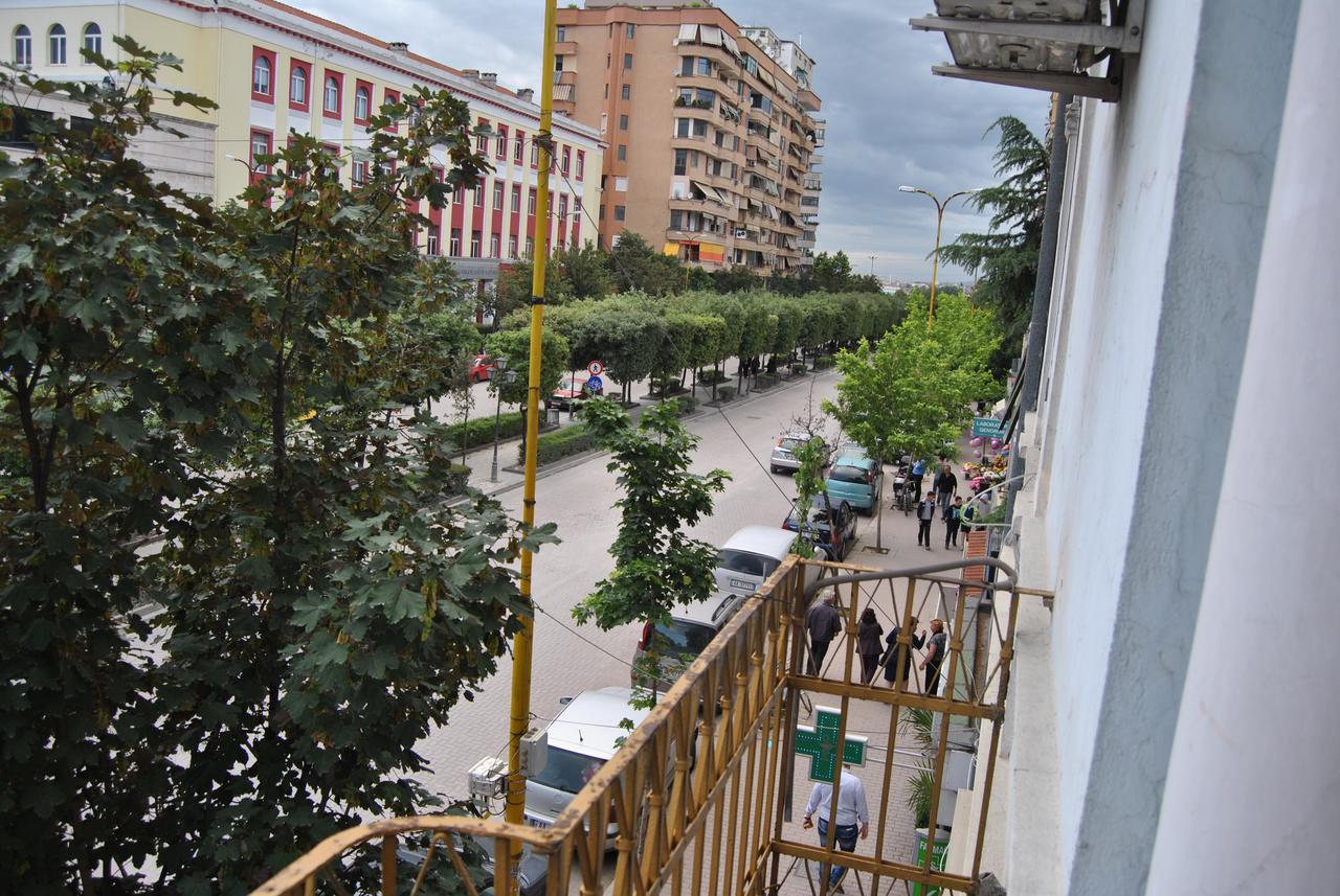 Hotel Republika Tirana Esterno foto