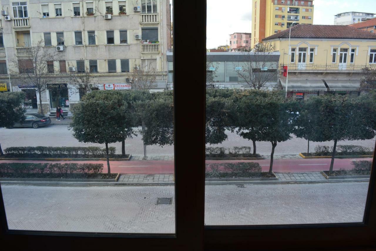Hotel Republika Tirana Esterno foto