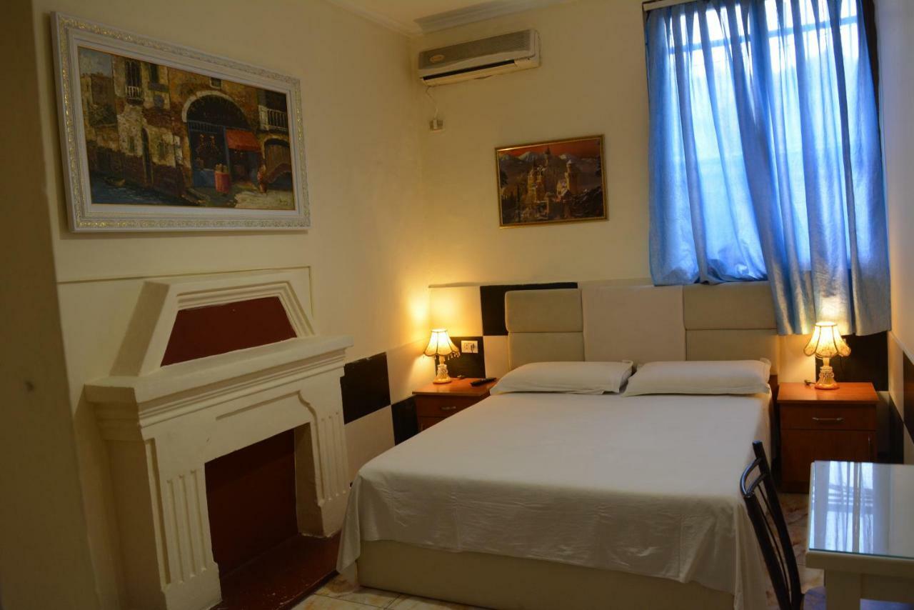 Hotel Republika Tirana Esterno foto