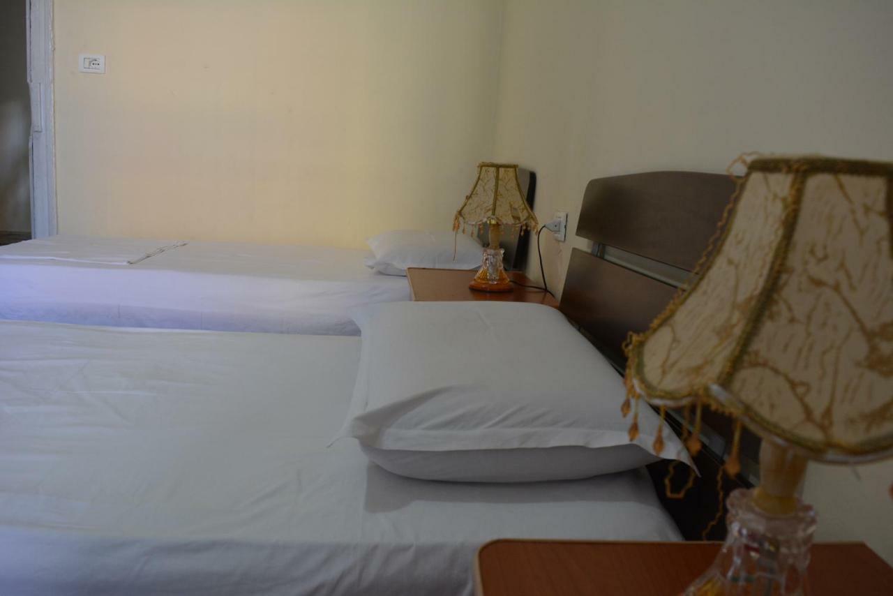 Hotel Republika Tirana Esterno foto