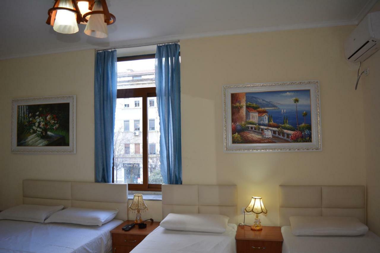 Hotel Republika Tirana Esterno foto