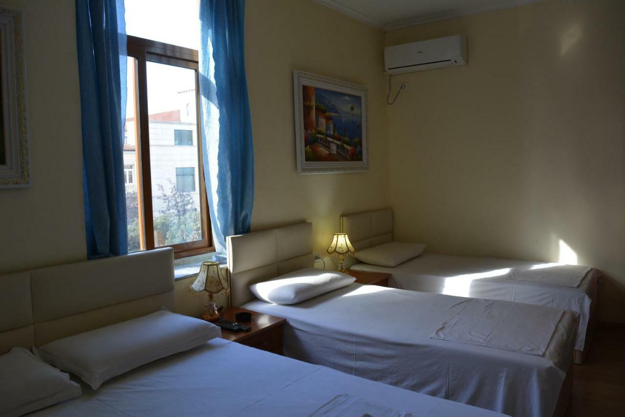 Hotel Republika Tirana Esterno foto